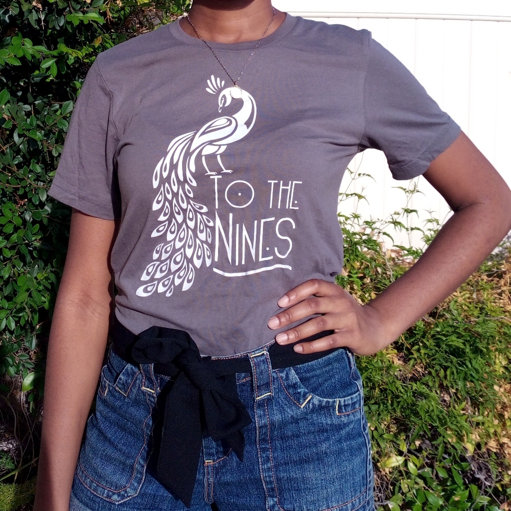Canvas "To the Nines" gray peacock shirt 🌿